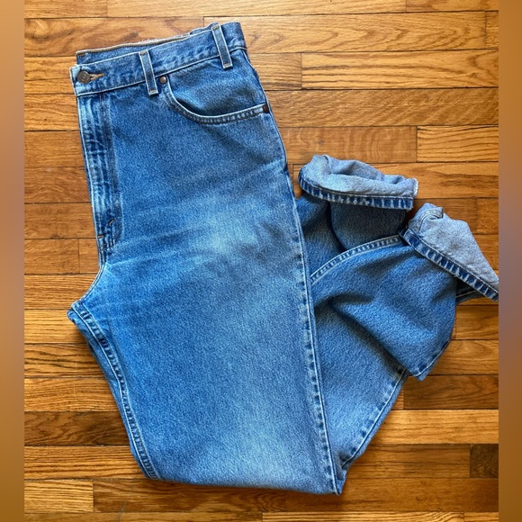 Levi 540 Relaxed Fit • Medium Wash - Picture 2 of 9